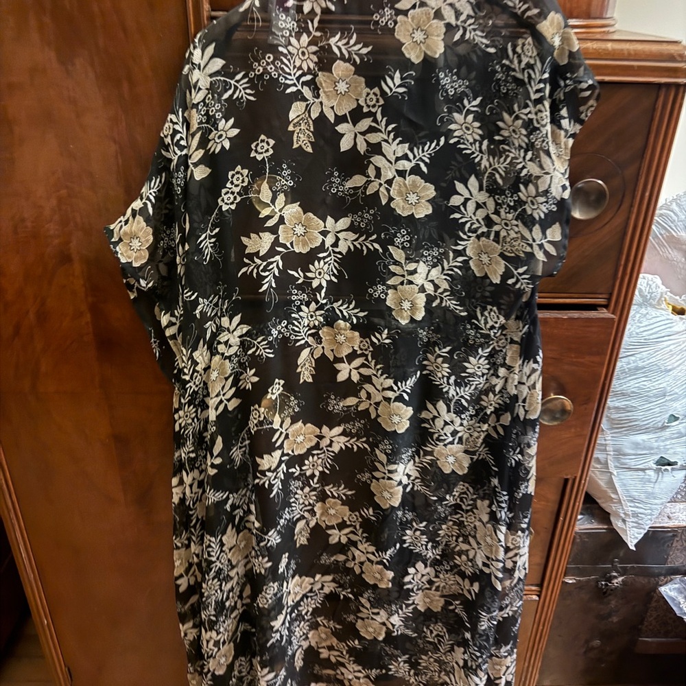SO Black and Cream Floral Sheer Cover Up /Kimono